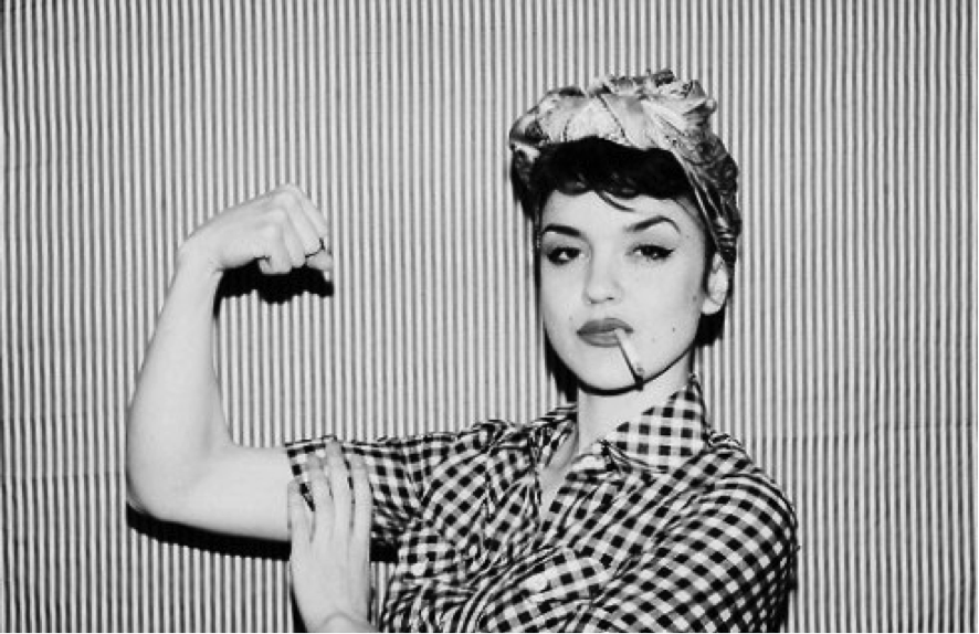 No, no salimos de tu costilla